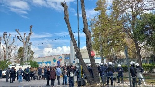 Η Επιθεώρηση Εργασίας άργησε μια βδομάδα, αλλά τα ΜΑΤ εμφανίστηκαν σε χρόνο ...dt