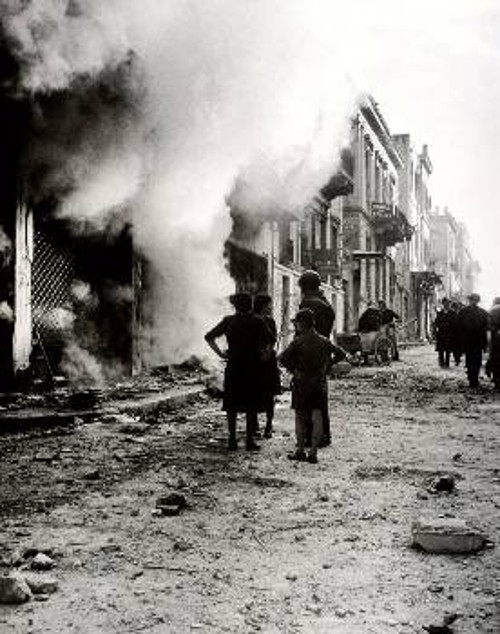 Αθήνα 1944, Δεκεμβριανά. Οι βρετανικές δυνάμεις σε δράση (από το λεύκωμα του Ντμίτρι Κέσελ) 