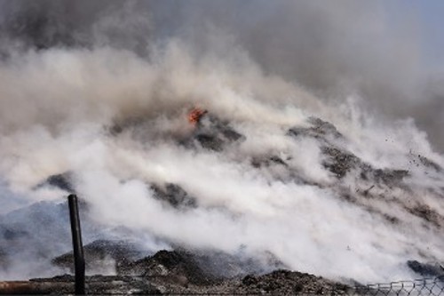 Από το τοξικό νέφος όταν κάηκε η αποθήκη ανακύκλωσης