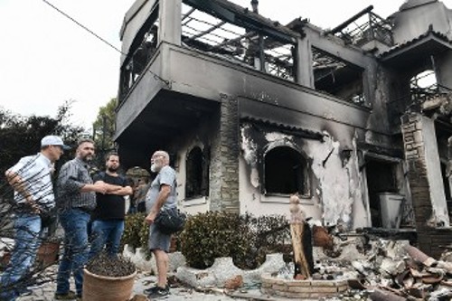 Κατεστραμμένοι οι κόποι μιας ζωής