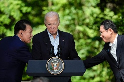 Η τριμερής Σύνοδος Κορυφής στο Καμπ Ντέιβιντ είναι ενδεικτική των διεργασιών που εντείνει η κόντρα ΗΠΑ - Κίνας