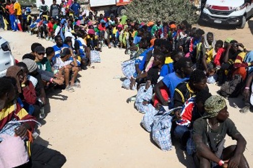 Μετανάστες και πρόσφυγες στη Λαμπεντούζα
