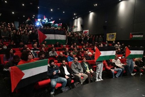 Μήνυμα αλληλεγγύης στον λαό της Παλαιστίνης έστειλαν τα εκατοντάδες συνδικάτα και στη μαζική σύσκεψη της Αθήνας