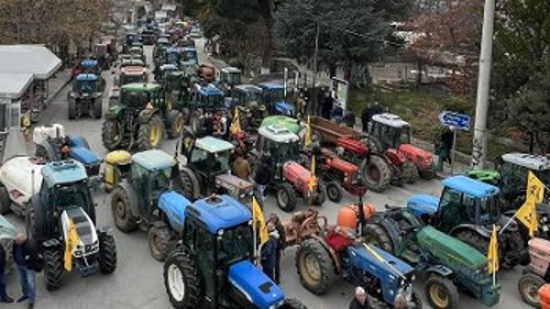 Στους δρόμους με τα τρακτέρ τους βγαίνουν οι βιοπαλαιστές αγρότες