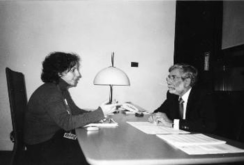 Ο Σέρτζιο Ριμπέιρο με τη συντάκτρια του «Ρ»