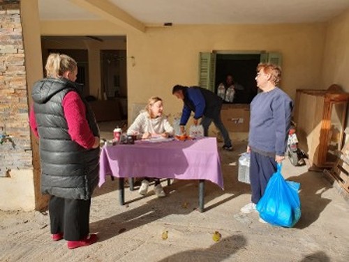 Από τη διανομή της αλληλεγγύης στους πλημμυροπαθείς