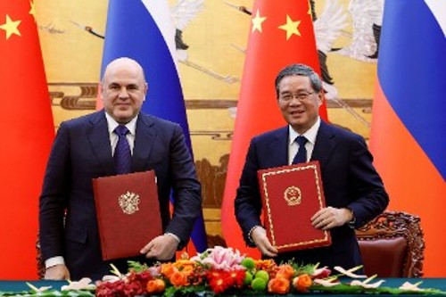 Οι πρωθυπουργοί των δύο χωρών χτες στο Πεκίνο