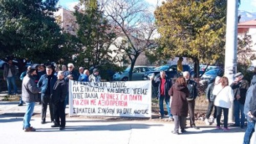 Από τη συγκέντρωση στο Νοσοκομείο Νάουσας