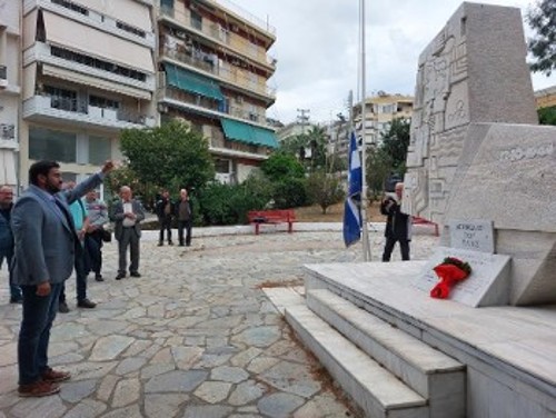 Στο Μνημείο της Μάχης της Ηλεκτρικής