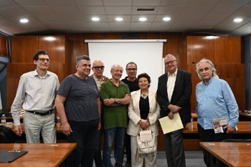 Ο Π. Μαυραντώνης με καθηγητές - μέλη της εξεταστικής επιτροπής, τον Δ. Γόντικα και τον Κ. Γουλιάμο