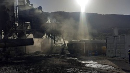 Αγρίνιο: Το εργοστάσιο πίσσας στις φλόγες και ένας εργάτης νεκρός