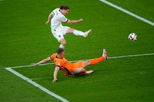 Το γκολ του Ζάμπιτσερ έδωσε τη νίκη επί της Ολλανδίας και την πρωτιά του ομίλου στην Αυστρία