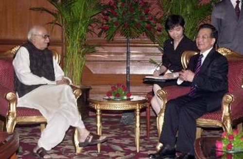 Η πρόσφατη συνάντηση των πρωθυπουργών Κίνας και Ινδίας