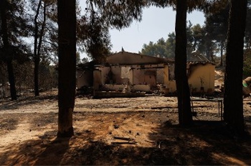 Σπίτι που κάηκε στη Σταμάτα