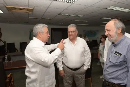 Από τη συνάντηση με τον Ουλίσες Γκιλάρτε ντε Νασιμιέντο, γγ της Συνομοσπονδίας Εργαζομένων της Κούβας (CTC)