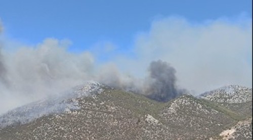 11.00 - Μόνο μερικά καντήλια στην πλαγιά πάνω από τη Νέα Μάκρη