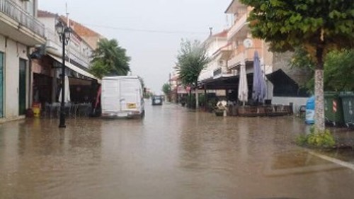 Με το πρώτο καλοκαιρινό μπουρίνι η Κοζάνη μετατράπηκε σε λίμνη