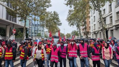 Οι διαδηλώσεις ήταν δυναμικές, ακόμα και σε πόλεις όπου έβρεχε