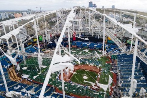 Κατεστραμμένη σκεπή στο γήπεδο «Tropicana Field»