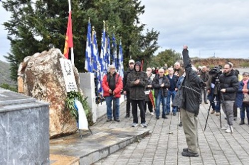 Ο Στ. Λουκάς καταθέτει στεφάνι εκ μέρους της ΚΕ του ΚΚΕ