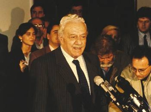 Ο Χαρίλαος Φλωράκης στην Τουρκία το 1990