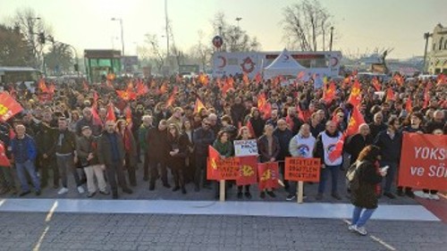 Από την κινητοποίηση του ΚΚ Τουρκίας στην οποία συμμετείχε η αντιπροσωπεία του ΚΚΕ