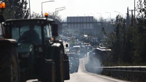 Λάρισα: Το κομβόι κατευθύνεται στο μπλόκο της Γυρτώνης