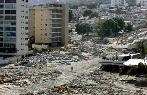 Παντού καταστροφή στη γειτονιά του Μακούτο