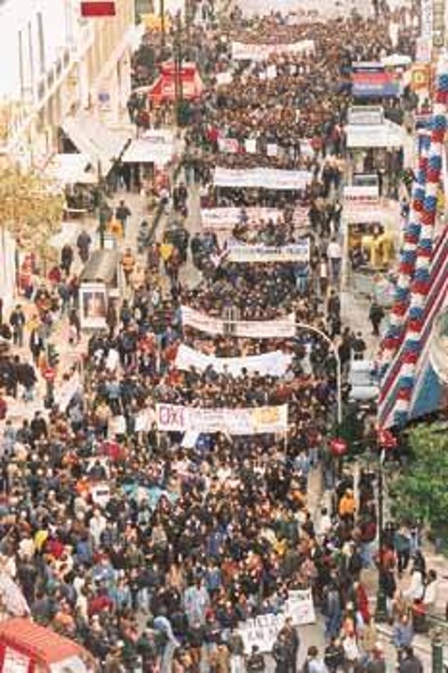 16 Δεκέμβρη 1998, πλημμυρίζουν και πάλι οι δρόμοι της Αθήνας