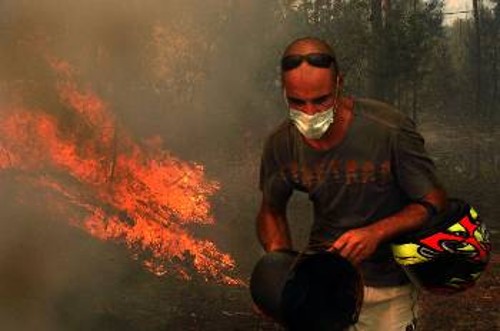 Σκληρή μάχη με τη φωτιά στην Κόιμπρα, 200 χιλιόμετρα βόρεια της Λισαβόνας