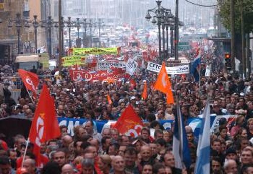 Χιλιάδες οι διαδηλωτές σε όλη τη Γαλλία και το μήνυμα ξεκάθαρο: «Σεβαστείτε το 