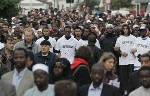 Γαλλία: Οταν τα γκέτο εξεγείρονται στην ΕΕ των «δικαιωμάτων και των κοινωνικών παροχών»...