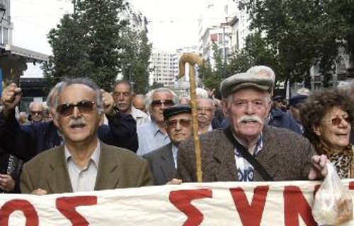 Στην Αθήνα και σε εφτά ακόμα πόλεις διαδηλώνουν σήμερα οι συνταξιούχοι