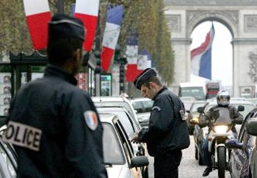 Το τελευταίο διάστημα έχουν ενταθεί οι έλεγχοι της αστυνομίας στη γαλλική πρωτεύουσα