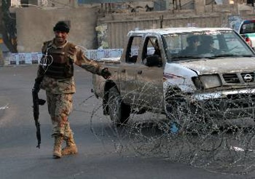 Οι δυνάμεις του δοσίλογου ιρακινού στρατού φυλάνε τώρα τα κτίρια, όπου γίνεται η καταμέτρηση των ψηφοδελτίων