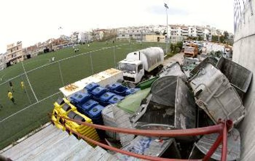 Αφού στα γήπεδα υπάρχουν μέχρι και σκουπίδια με ευθύνη των αρμοδίων, τότε γεμίζουν τα ιδιωτικά γυμναστήρια