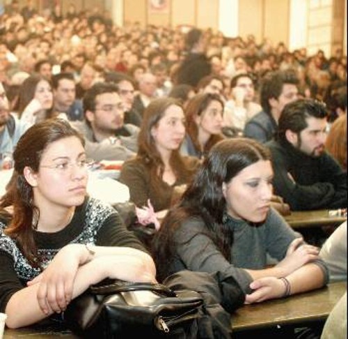 Οι σημερινοί φοιτητές και αυριανοί απόφοιτοι θα χρειαστεί πολλές φορές να ξανακαθίσουν στα θρανία της κατάρτισης, αναλαμβάνοντας οι ίδιοι το σχετικό κόστος