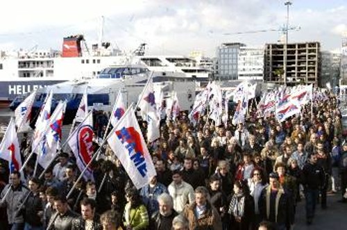 Οπως σε κάθε μικρή ή μεγάλη μάχη των εργαζομένων, έτσι και στην απεργία των ναυτεργατών, το ΠΑΜΕ άφησε ανεξίτηλη τη σφραγίδα του