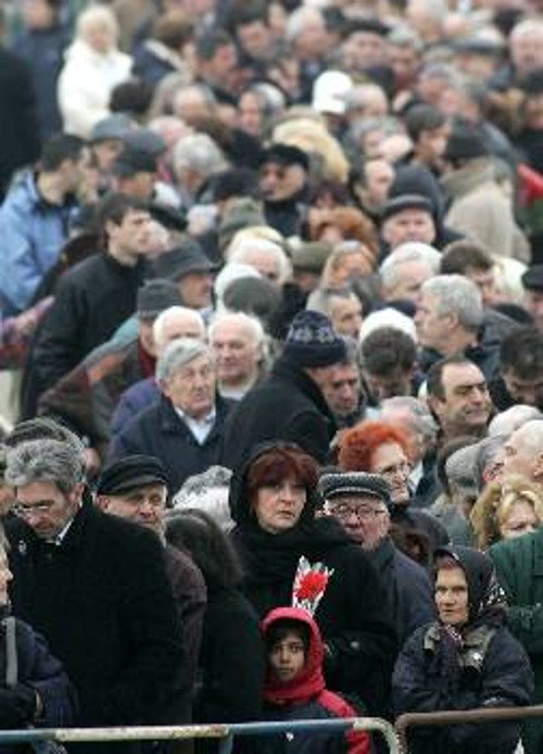 Πλήθη λαού για τον ύστατο χαιρετισμό