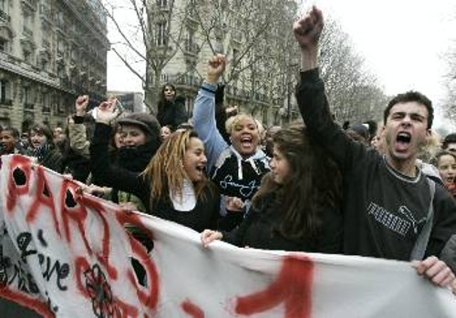 Από τις διαδηλώσεις φοιτητών και εργατών στο Παρίσι ενάντια στα αντιλαϊκά μέτρα της κυβέρνησης ντε Βιλπέν