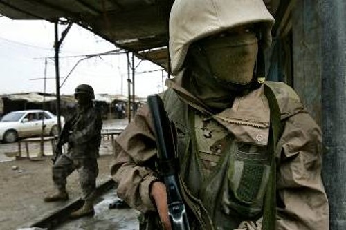 Αμερικανός Ράμπο και Ιρακινός στρατιώτης, ενταγμένος στα στρατεύματα κατοχής, περιπολούν για την ασφάλεια των Ράις - Στρο