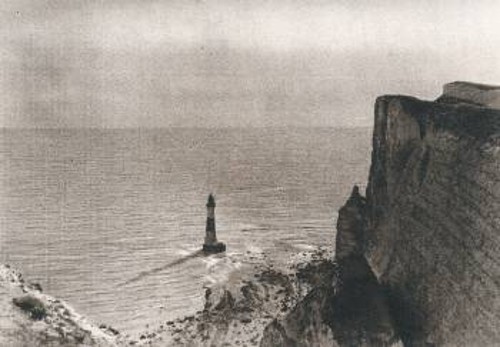 Ο βράχος στο Ιστμπορν κοντά στον οποίο αφέθηκε στη θάλασσα η τεφροδόχος με τη στάχτη του Ενγκελς