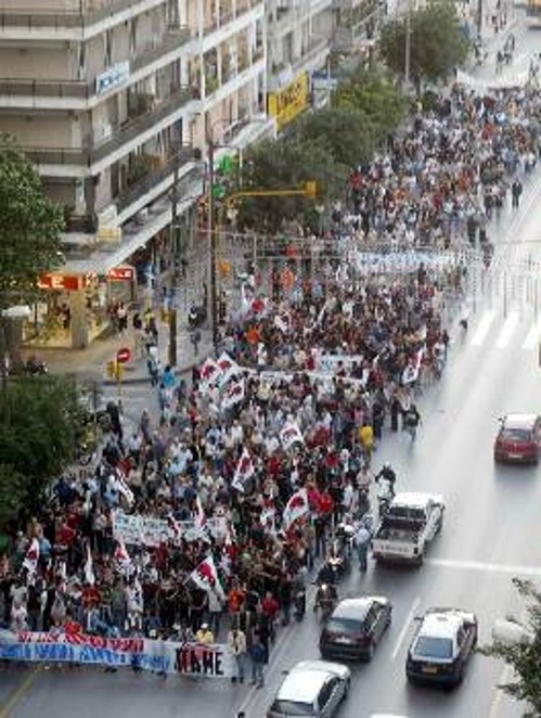 Αποψη από τη συγκέντρωση στη Θεσσαλονίκη, στην οποία συμμετείχαν και τα μαθητούδια με το πανό τους