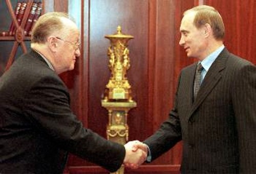 Ο Β.Πούτιν με τον διεθυντή της Κεντρικής Τράπεζας Β.Κερασένκο