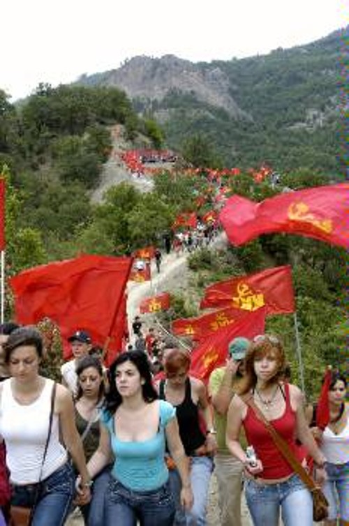 Από την ανάβαση στο μνημείο στη Λυκόραχη...