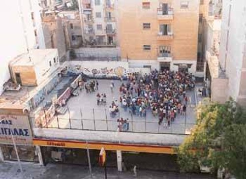 19ο Γυμνάσιο - Λύκειο Αθηνών, για χρόνια το αίσχος συνεχίζεται, σχολείο σε βενζινάδικο
