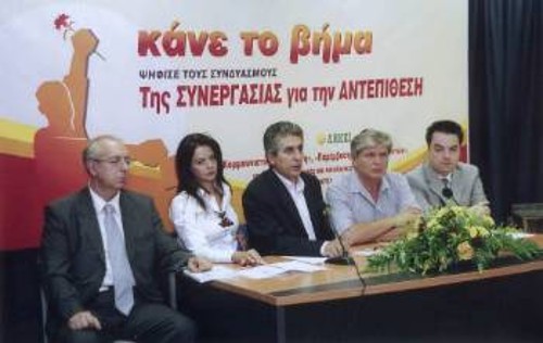 Στο πάνελ της εκδήλωσης από αριστερά: Ο Ηλίας Νικολόπουλος, υποψήφιος νομάρχης Αθήνας, η Λίλα Καφαντάρη, υποψήφια νομαρχιακή σύμβουλος, ο Γιώργος Μαυρίκος, επικεφαλής της ΝΑΣ, ο Αλέκος Βερναρδάκης, εκπρόσωπος της Κομμουνιστικής Ανανέωσης και υποψήφιος νομαρχιακός σύμβουλος και ο Λάμπρος Βλάχος, εκπρόσωπος της Παρέμβασης Αριστερών Πολιτών και υποψήφιος νομαρχιακός σύμβουλος