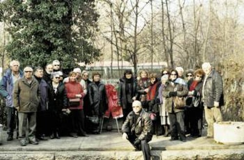 Αναμνηστική φωτογραφία των εκδρομέων