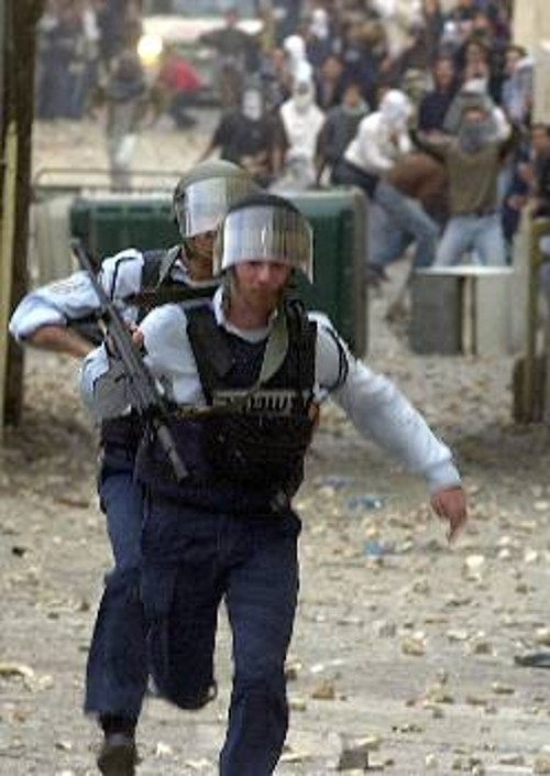 Ισραηλινοί αστυνομικοί ετοιμοι να επέμβουν...