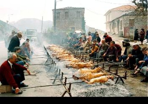 Ενας χαρακτηριστικός λάκκος, στην Αράχωβα...